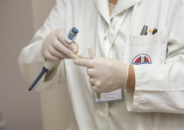 В Ростове врачи двух поликлиник лечили пациентов просроченными лекарствами
